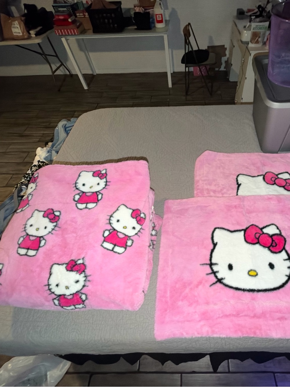 Hello Kitty Queen Comforter & Sham Set Pink & White